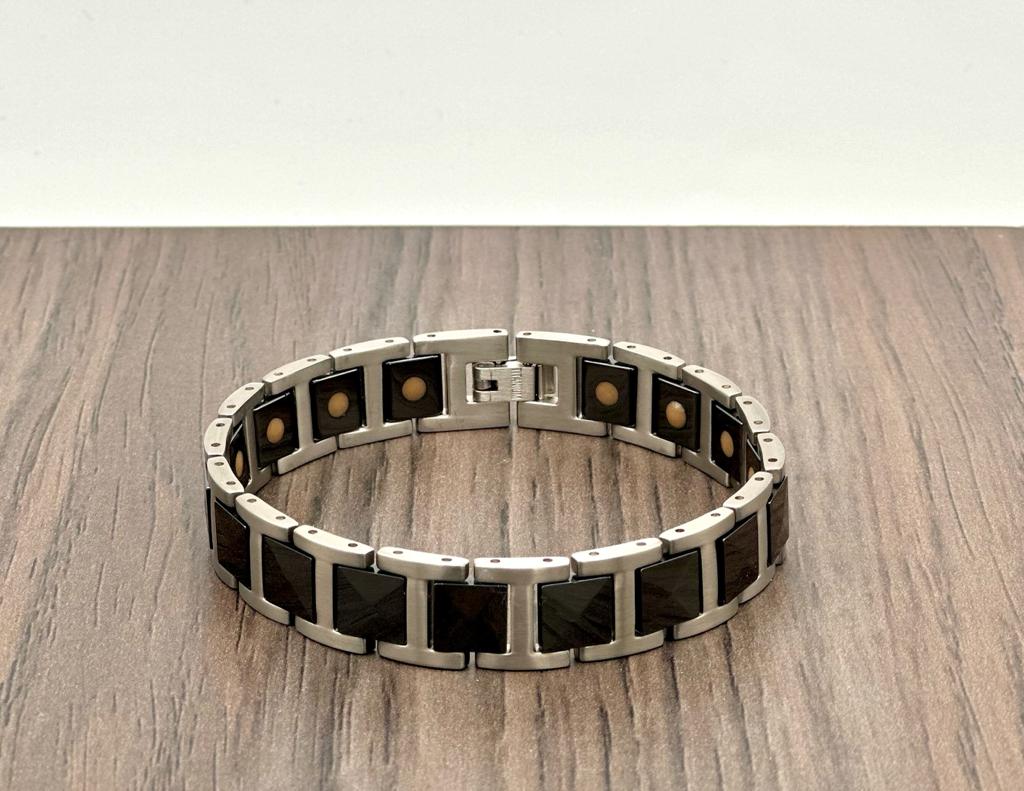 Apolo Black Executive