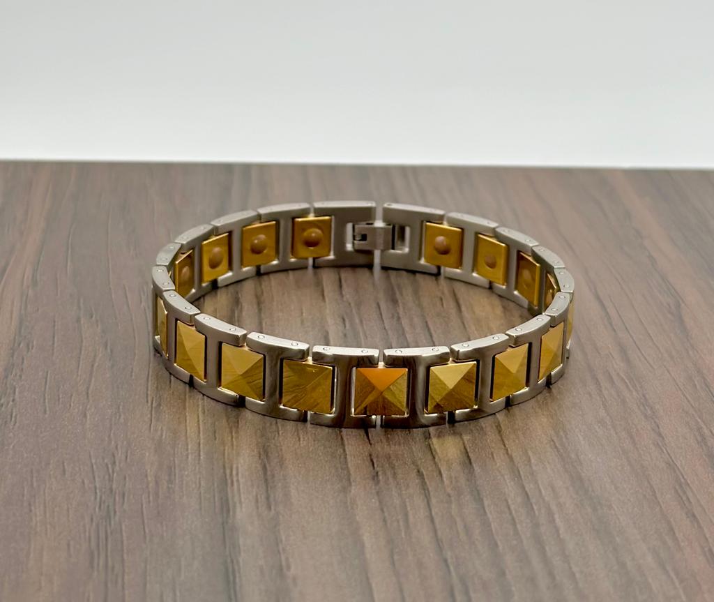 Apolo Gold Executive
